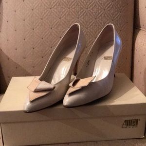 Leather & snakeskin pumps